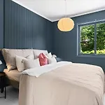 Lovely Family House With Garden 公寓