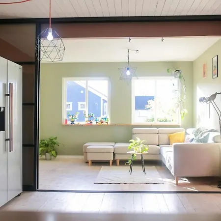 Apartmán Lovely Family House With Garden