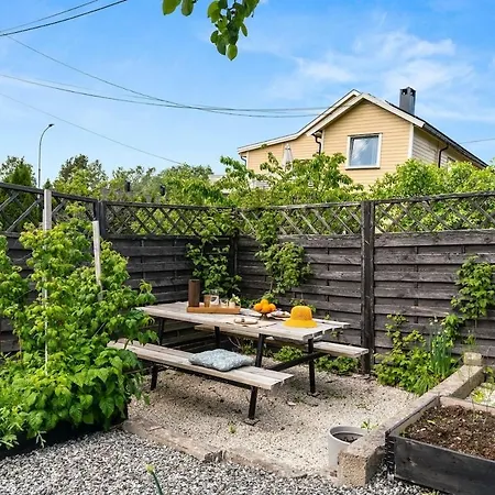 Lovely Family House With Garden Апартаменты