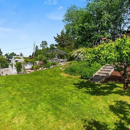 Lovely Family House With Garden
