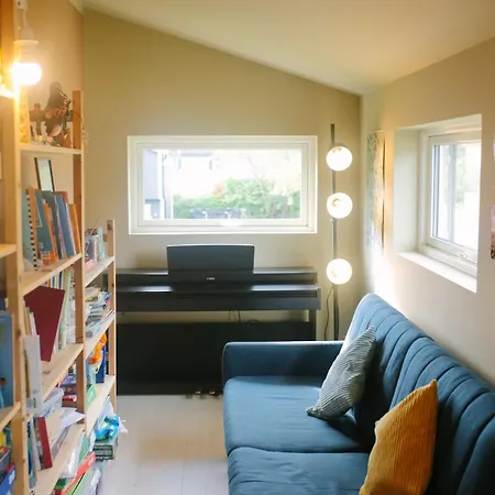 Apartament Lovely Family House With Garden