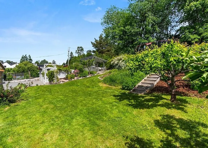 Lovely Family House With Garden